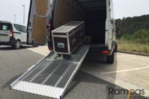 Mono rampa VR plegable AnyRamp con bordes de 0,82 metros de ancho rack