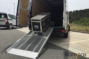 Mono rampa VR plegable AnyRamp con bordes de 0,82 metros de ancho rack