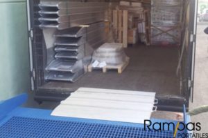 tapa muelle de carga sobre camion